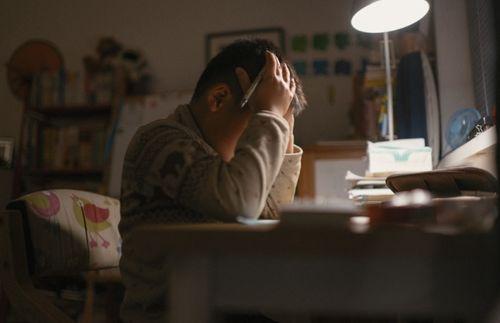 51热门大瓜今日大瓜 红大爷男扮女装视频无删减,揭秘无删减版背后真相